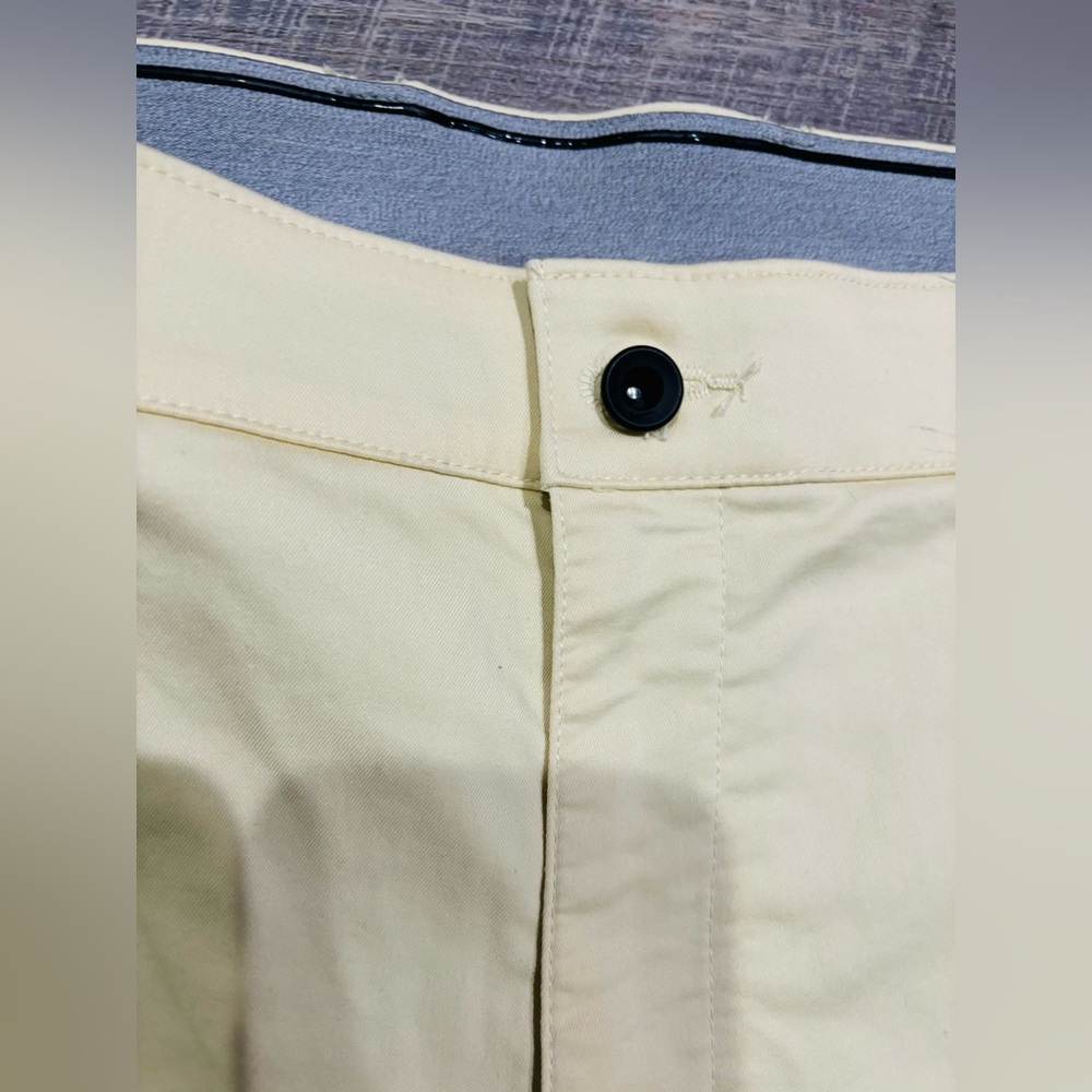 NIKE SHORTS SZ 42
** G O L F ** Attire ~
————————————— - Picture 3 of 10